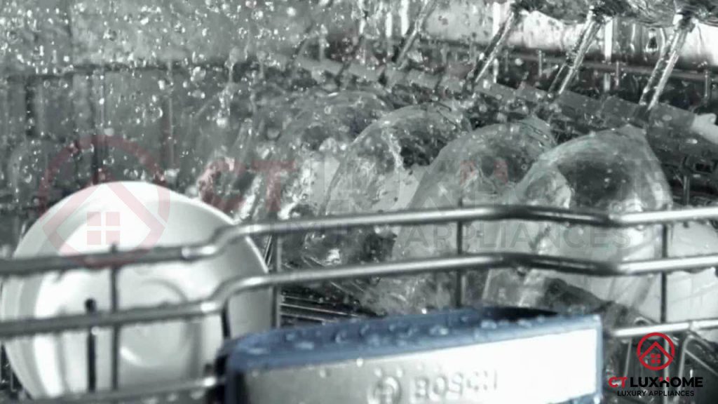 Máy rửa chén bát không tốn nước hơn cách rửa truyền thống.