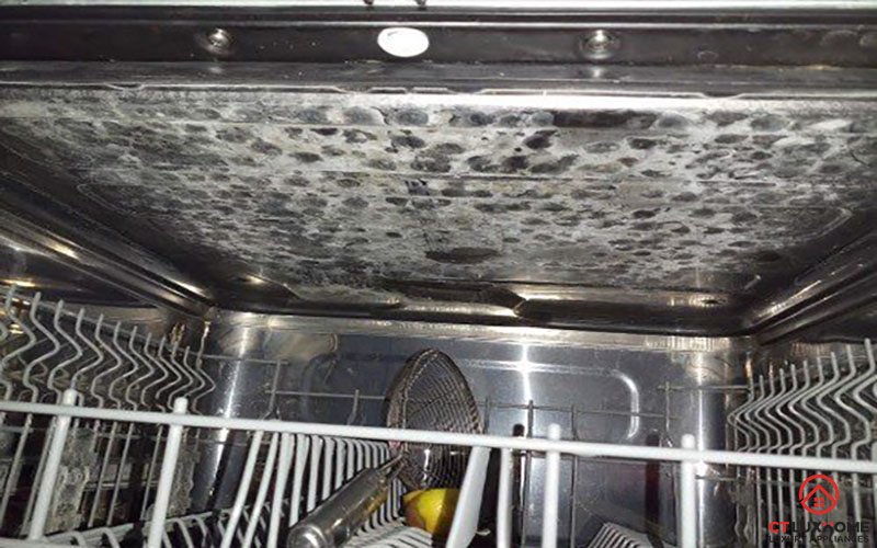 Cặn vôi bám trên bát đĩa và thành máy