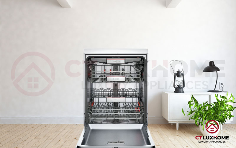 Khoang chứa độc lập Bosch SMS68UI02E serie 6 rộng rãi.