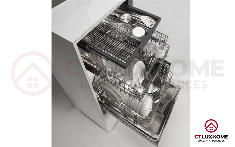 Ngăn chứa đồ của cả Bosch và Electrolux đều được điều chỉnh linh hoạt