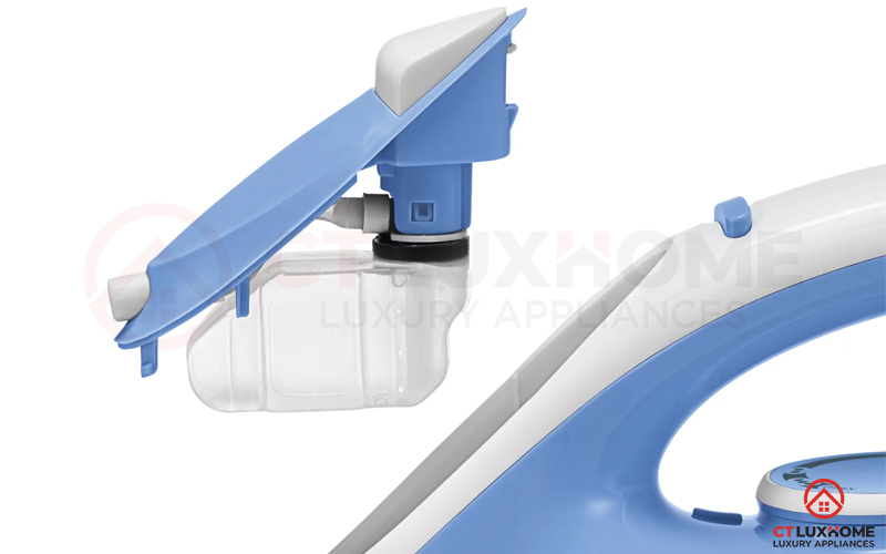 Là ủi kết hợp phun hơi nước với bình nhỏ có thể tháo rời