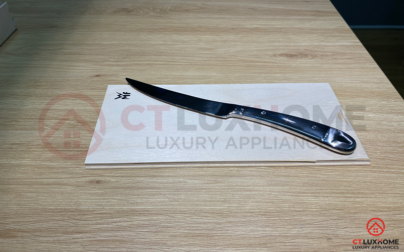 Cắt nhẹ nhàng những miếng bít tết