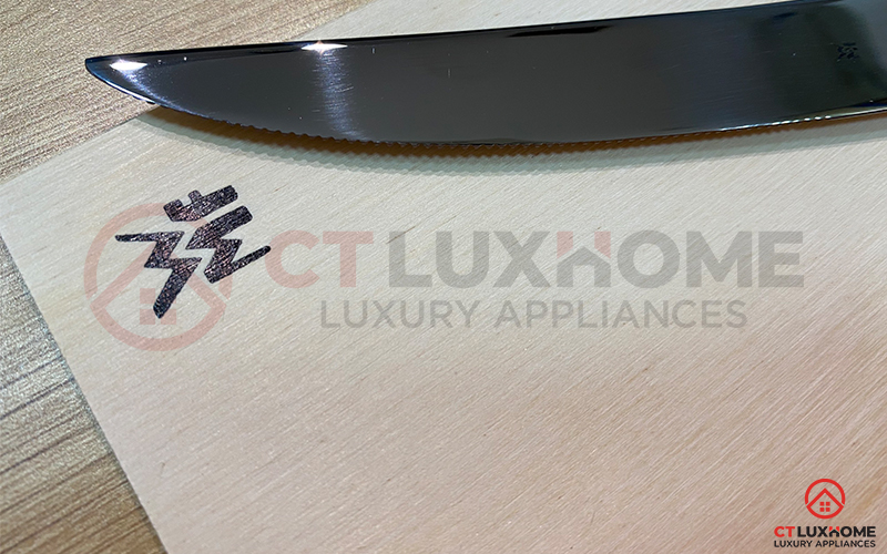 Lưỡi dao có cạnh răng cưa sắc bén