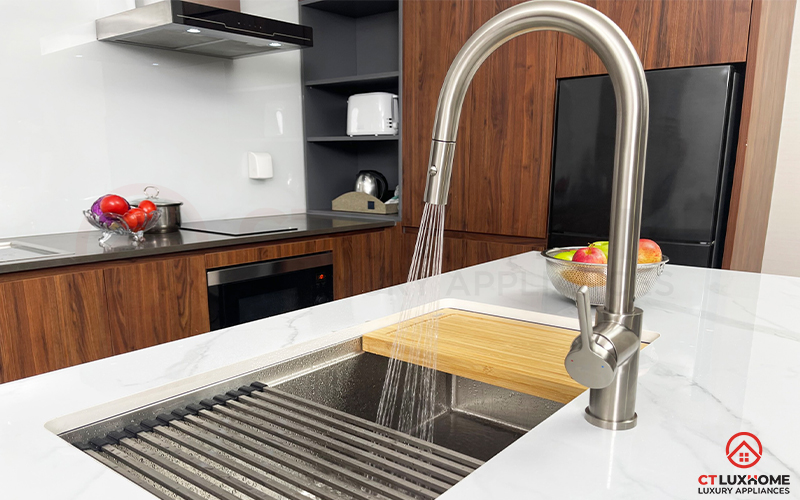 Hình ảnh thực tế của vòi rửa bát rút dây Alto Nickel