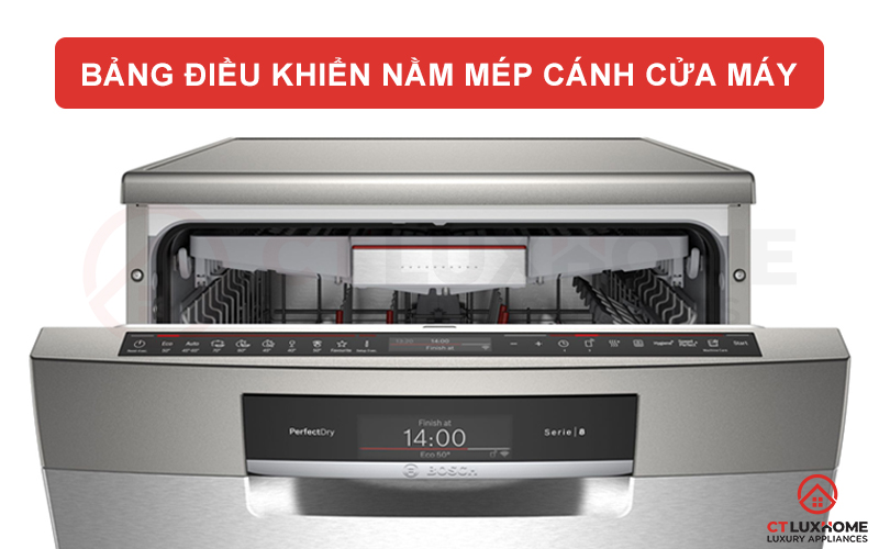 Thiết kế bảng điều khiển máy rửa bát SMS8YCI01E nằm ở mép trên cánh cửa máy - bước cải tiến so với dòng máy cũ.