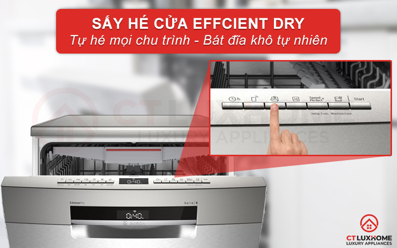 Kích hoạt EfficientDry sấy khô bát đĩa hiệu quả bằng cách hé cửa.