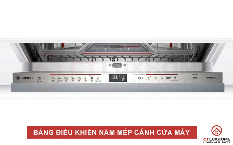 Bảng điều khiển máy rửa chén Bosch SMV6ZCX49E nằm ở mép cánh cửa.